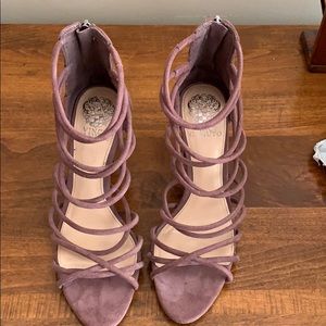 Vince Camuto Chelsen heeled sandals size 8